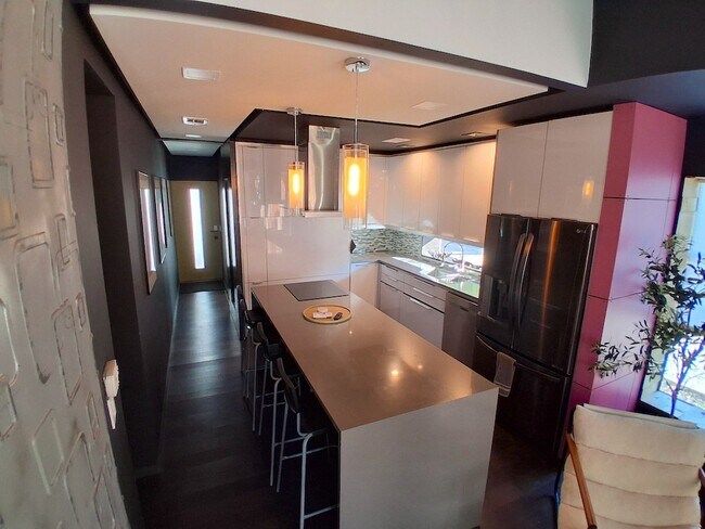 Building Photo - 603 38th St W