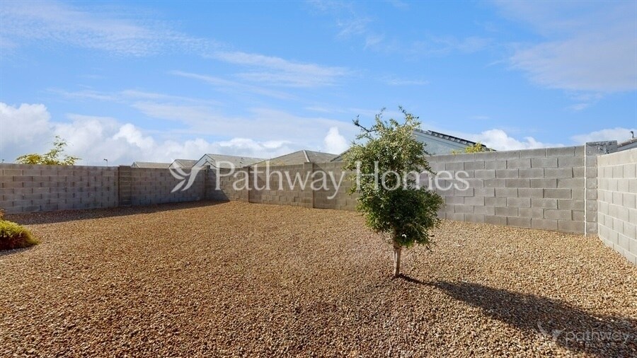 Building Photo - 30995 W Whitton Ave