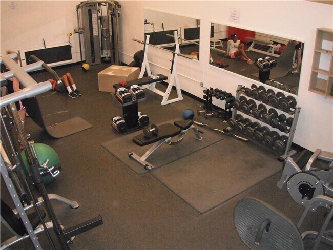 Building Photo - 660 Tennis Club Dr