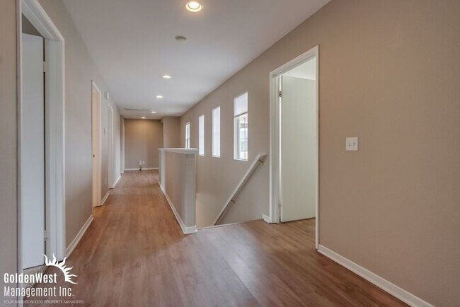 Building Photo - Stunning  5Bdm 3.5Ba  Home with Private Backyard in Prime Location of Oceanside!