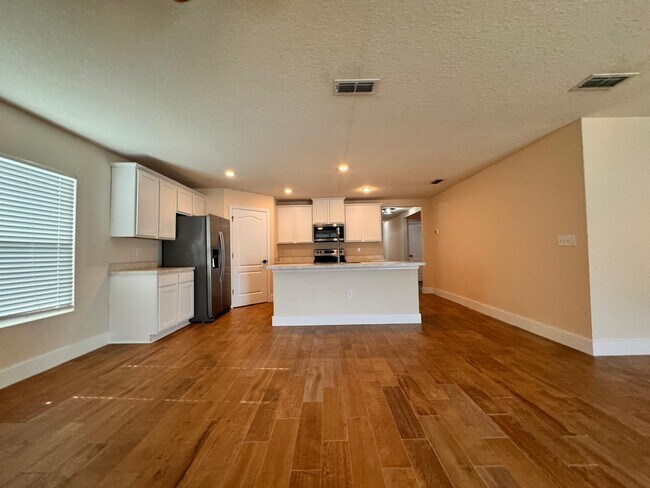 Building Photo - 2488 Beachview Dr