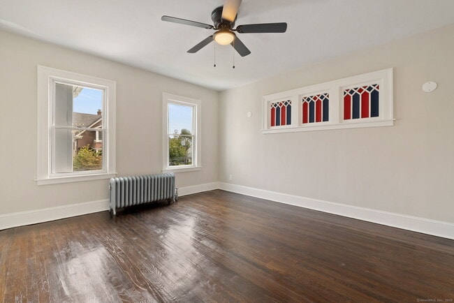 Building Photo - 279 Linwood St