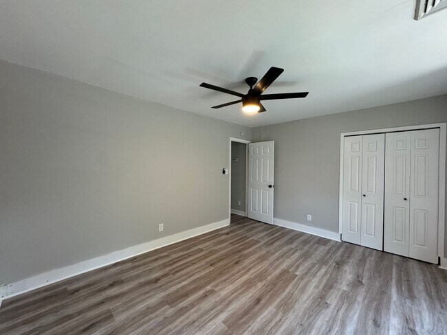 Building Photo - Beautifully Renovated 3 Bedroom Home in York