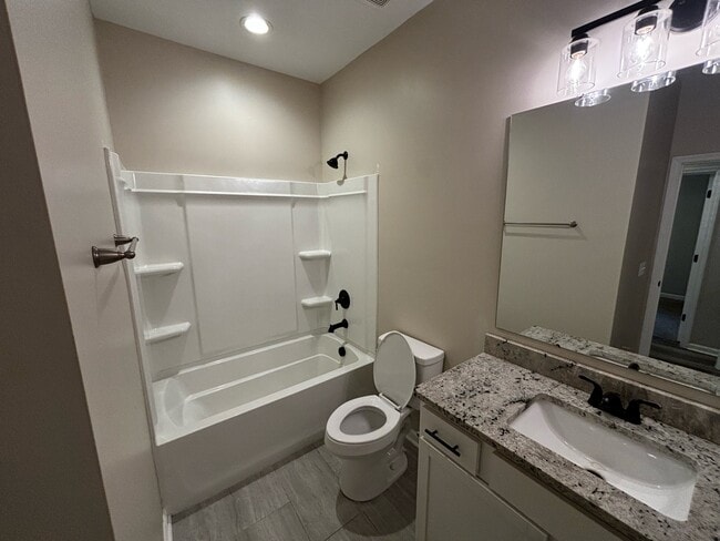 Building Photo - 715 Truman St