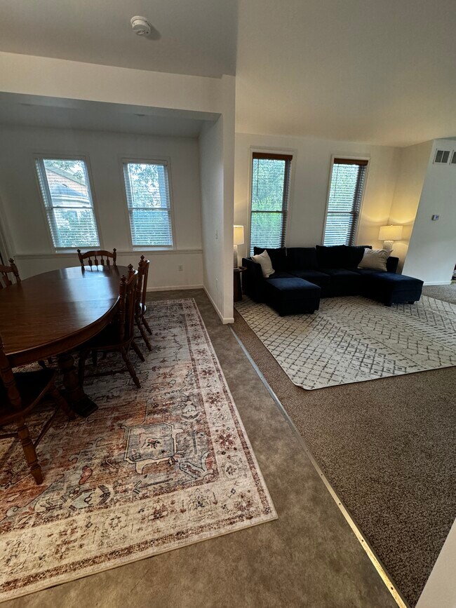 Building Photo - 920 Center Pl