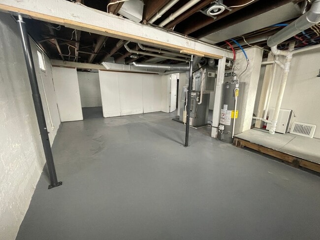 Building Photo - Updated 2 Bedroom 2 Bathroom Home