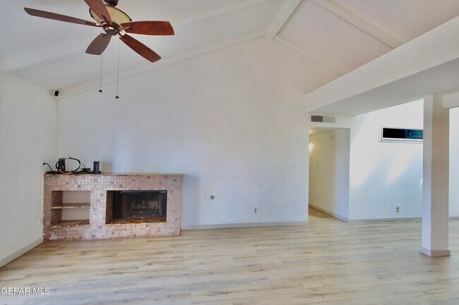 Building Photo - 901 Tepic Dr