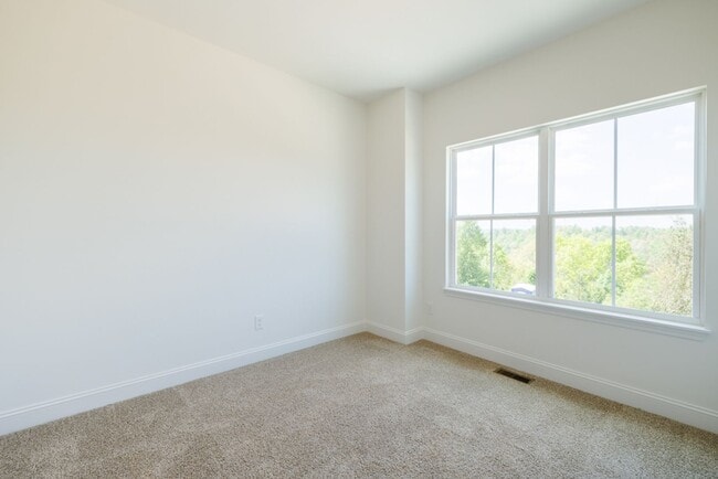 Building Photo - ONE-MONTH FREE RENT Move-Incentitive!!! Ne...