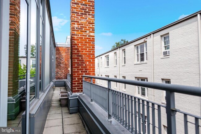 Building Photo - 2516 Q St NW