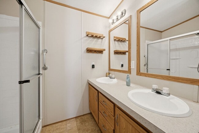 Building Photo - Charming Country Retreat on 1 Acre in Hasl...