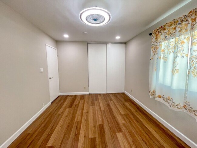 Building Photo - 38594 Royal Ann Common