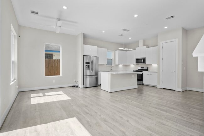 Building Photo - 861 Prosper St