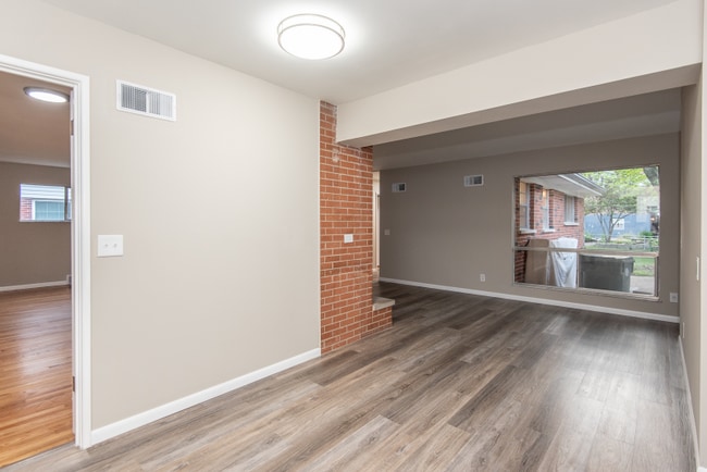 Building Photo - 1014 Romine Dr