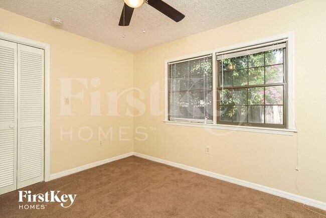 Building Photo - 4911 Stonecrest Dr