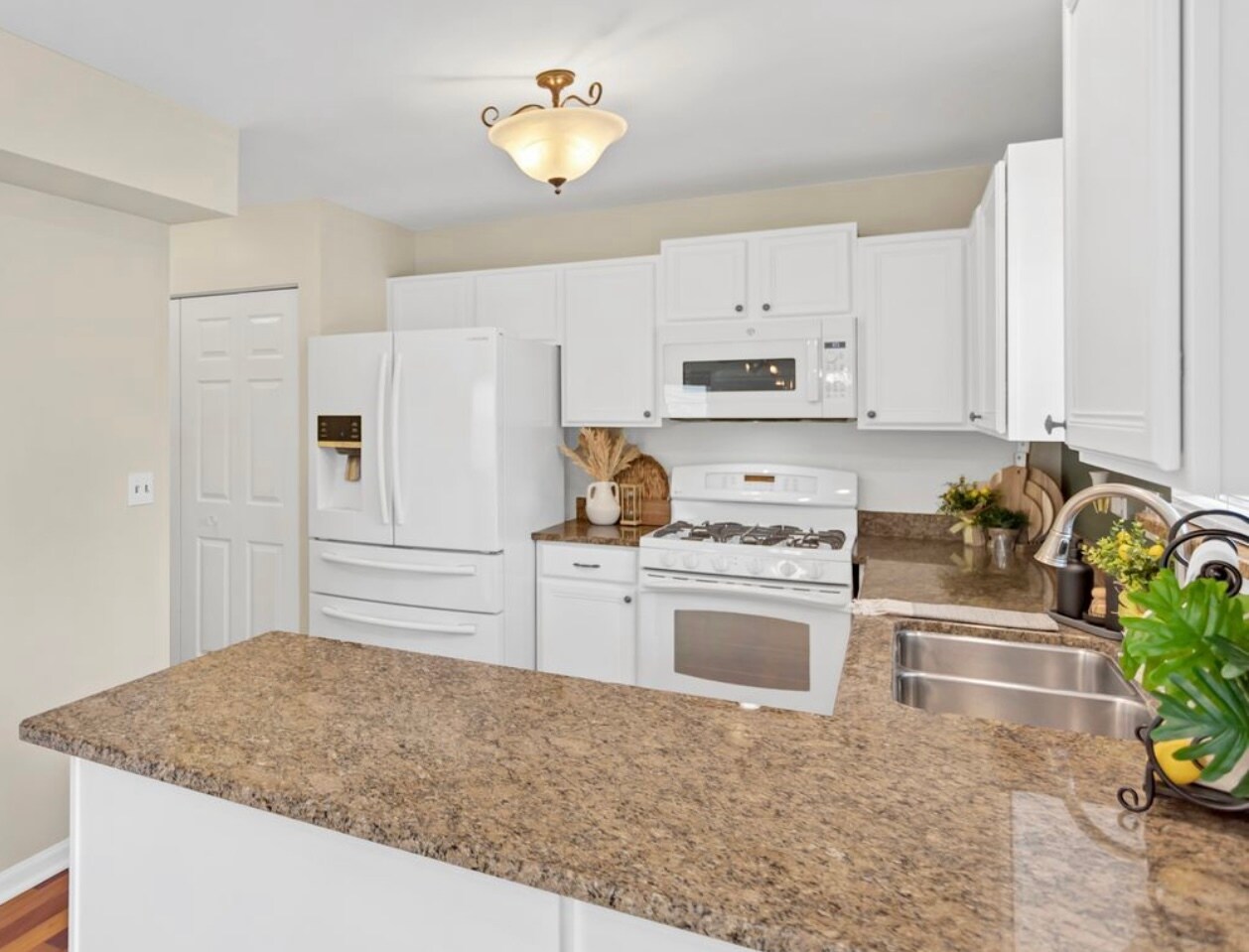 Building Photo - 250 Ferryville Dr
