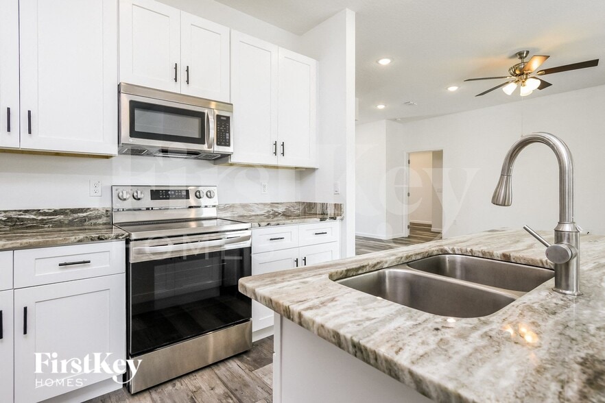 Building Photo - 925 Albertville Ct