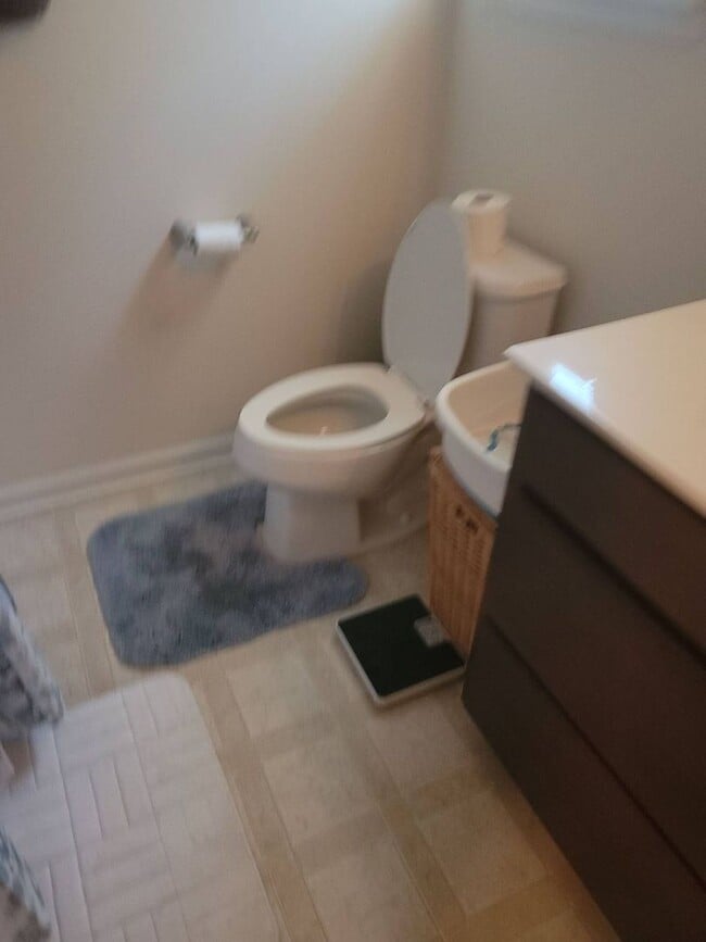 Building Photo - 3 bedroom 2.5 bath townhome in University Area