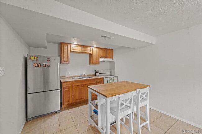 Building Photo - 2352 N Circle Dr