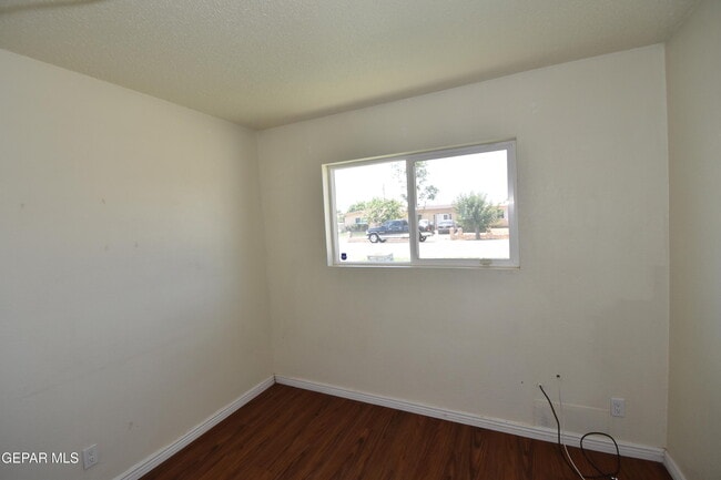 Building Photo - 304 Maricela Dr