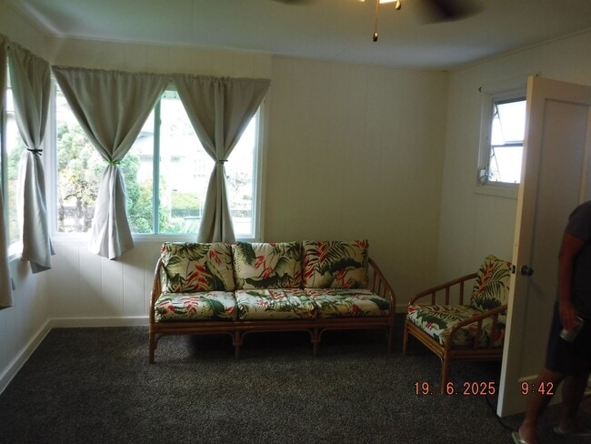 Building Photo - At Home in Manoa 2/1/1