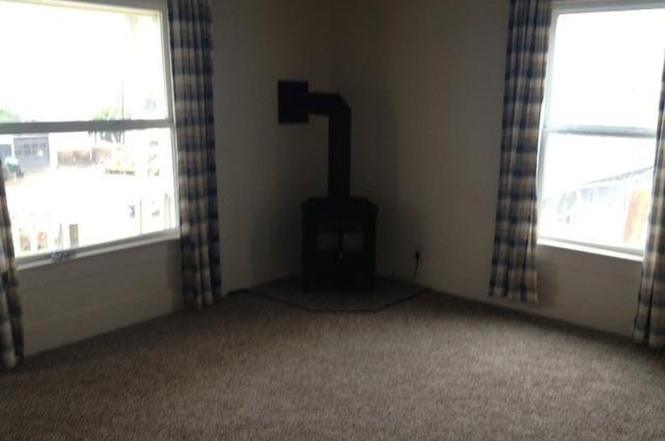 Gas fireplace - 908 4th Ave E