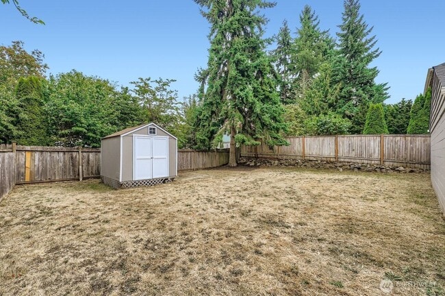 Building Photo - SHORT TERM ONLY THROUGH JULY 2026 Private ...