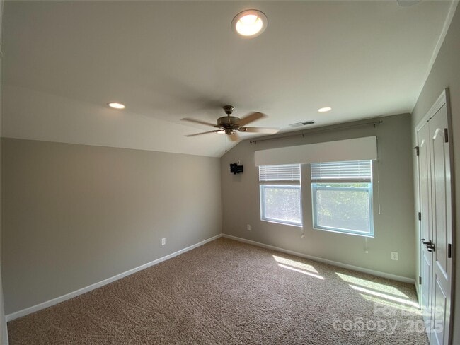 Building Photo - 5839 Eleanor Rigby Rd