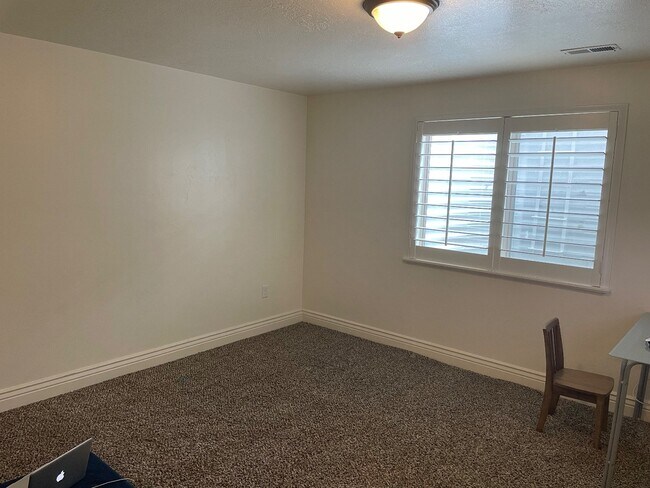 Building Photo - 714 S 150 E