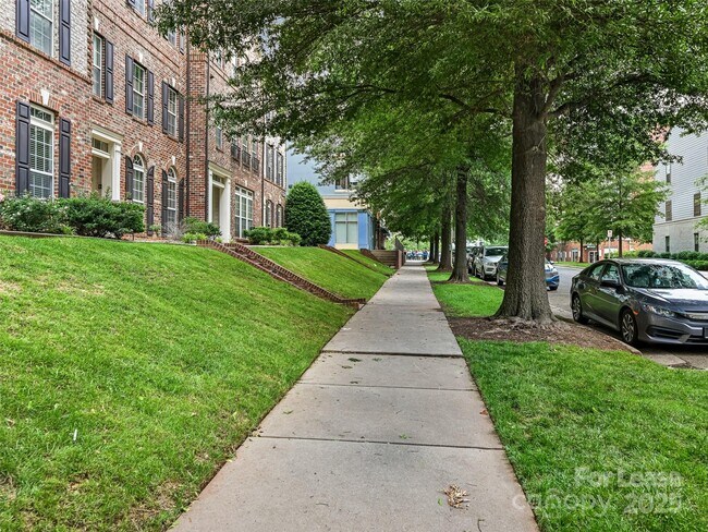 Building Photo - 1530 S Church St