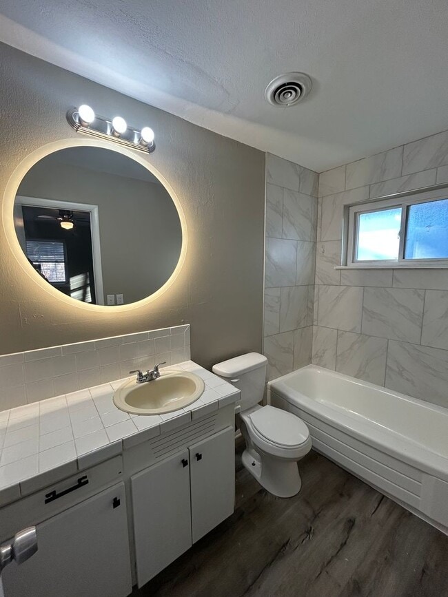 Building Photo - 3-Bedroom, 2-Bath Home in Prime Location!