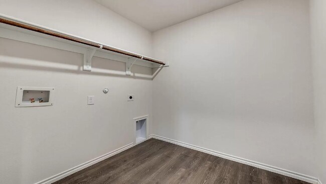 Building Photo - 972 Glover Dr
