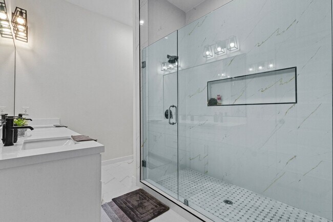 Building Photo - 7425 Lake Havasu