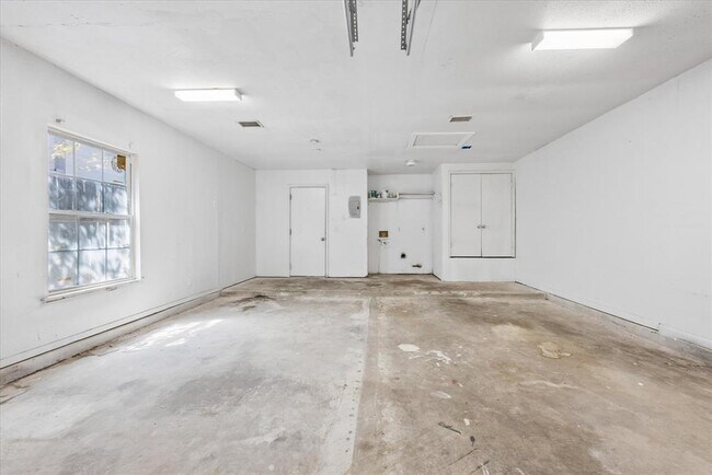 Building Photo - 14473 Robert I Walker Blvd