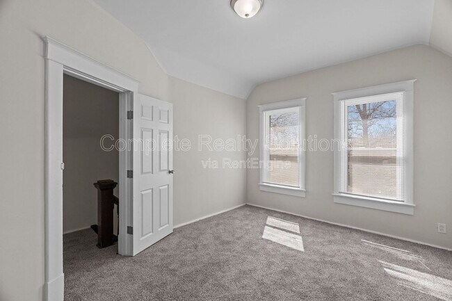 Building Photo - 6811 Etzel Ave