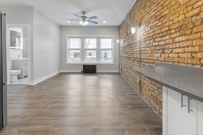 Building Photo - 6037 N Winthrop Ave