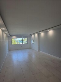 Building Photo - 441 NE 195th St