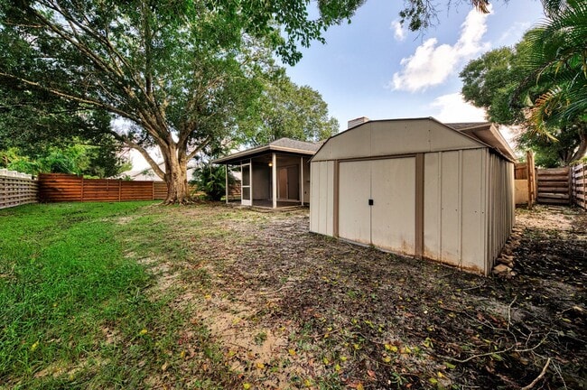 Building Photo - STUNNING 3 BEDROOM, 2 BATHROOM, 2 CAR GARAGE HOME LOCATED IN THE HIGHLY SOUGHT AFTER BRIARWOOD CO...