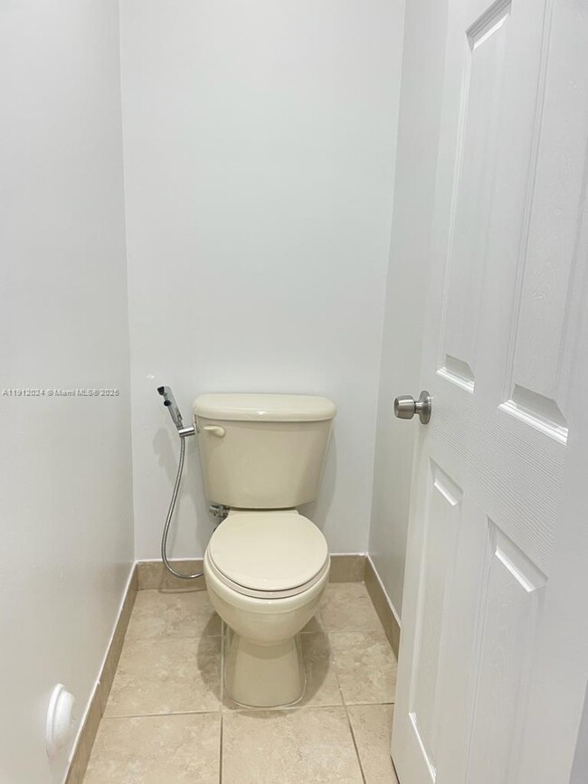 Building Photo - 14934 SW 41st Ln