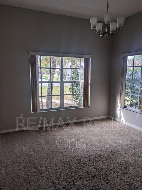 Building Photo - 271 N Lombardy Point