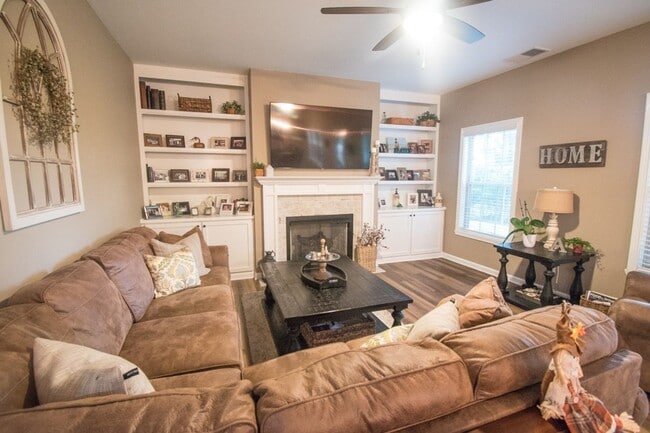 Building Photo - Fall in Love with this home!!!