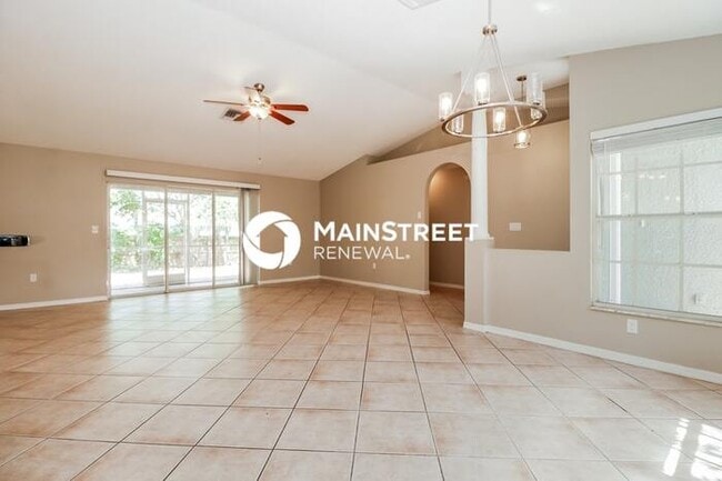 Building Photo - 4 Bedroom Pet-Friendly Home in SPRING HILL...