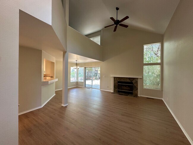 Building Photo - 2-Bedroom Home with Loft in Lakeridge Springs