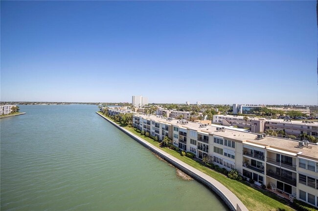 Building Photo - 7300 Sun Island Dr S