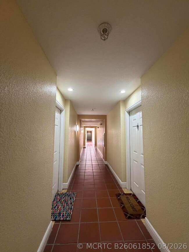Building Photo - 630 S Sapodilla Ave