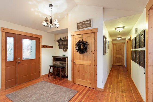Building Photo - 404 Snake River Dr