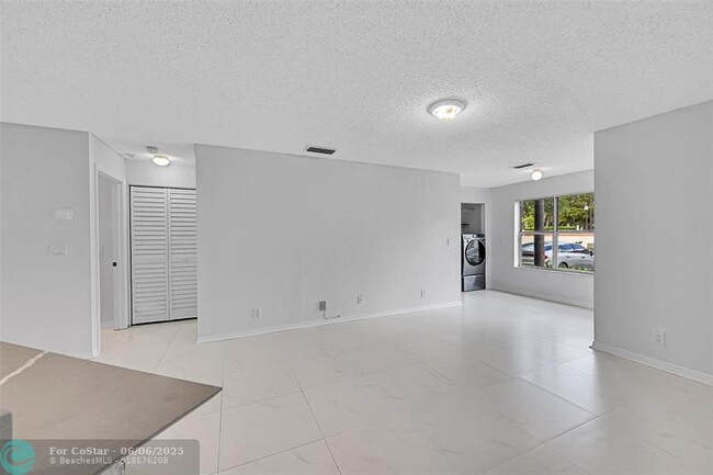Building Photo - 3350 Pinewalk Dr N