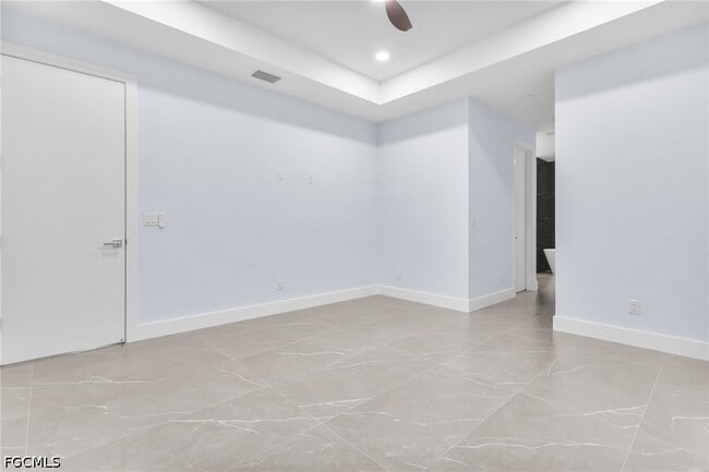 Building Photo - 142 SW 33rd Pl