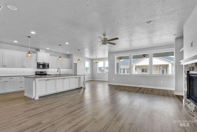 Building Photo - Immaculate Single-Level Home w/3-Car Garage