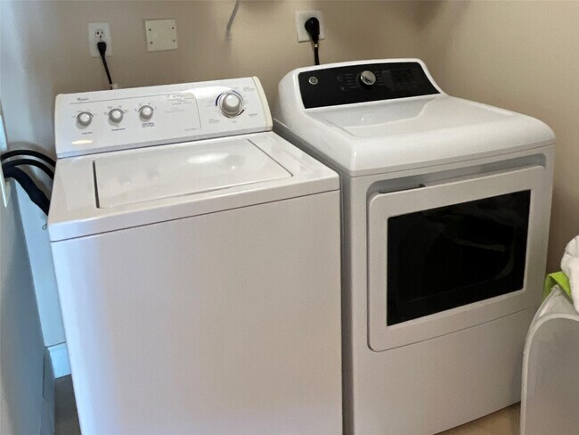 Building Photo - 16500 Collins Ave