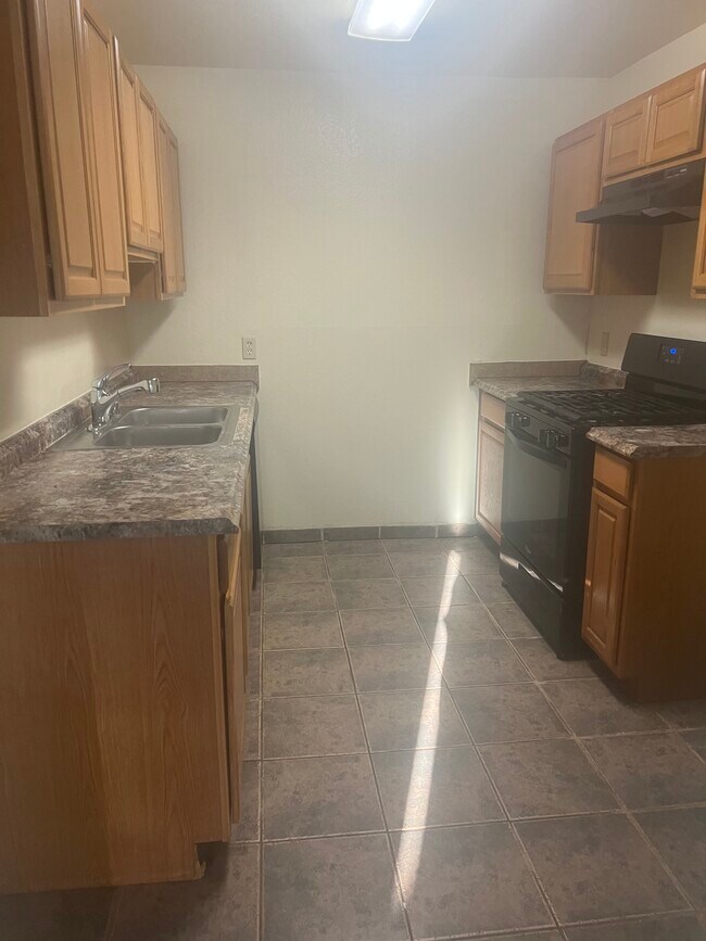 Building Photo - 430 N Chester Ave